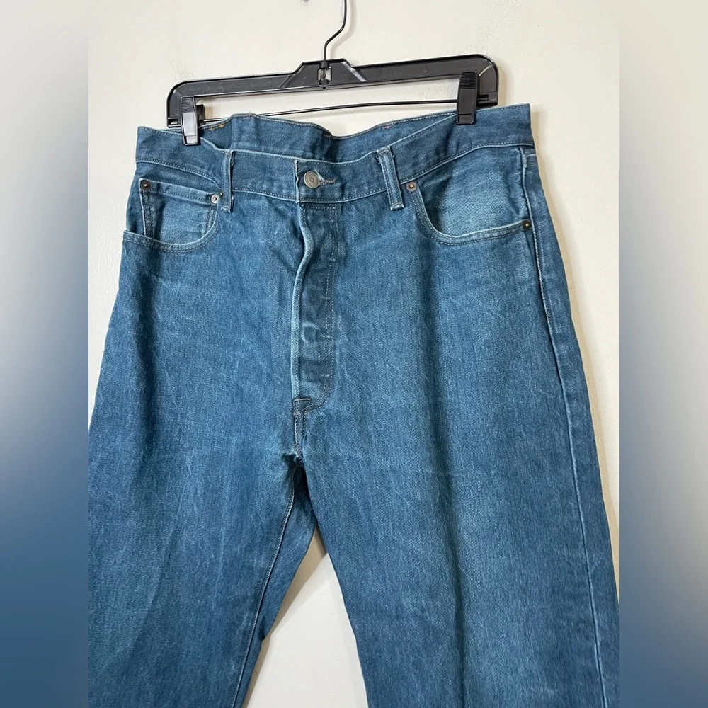 Levi’s Men’s 501 Classic Jeans Button Fly Dark Wash Size 38x34 like new